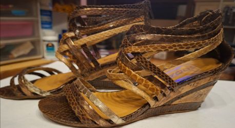 VINTAGE  "SODA" 2 1/2" CORK WEDGE STRAPPY SANDLES SHOES
