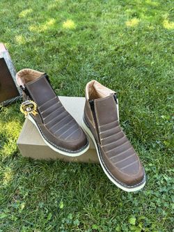 Men's zip-up boot. Leather with a super-light sole. Available in sizes 5-6-7-8-9-10-11-12.