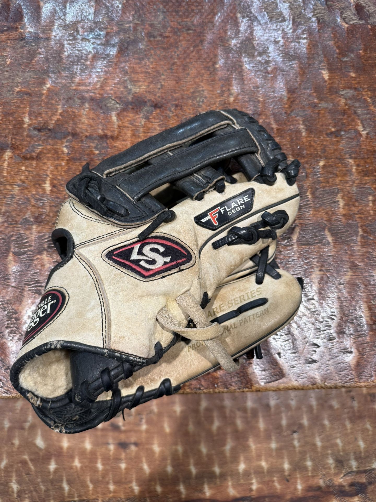 Louisville Flare Design 11.5 Inch Baseball Glove