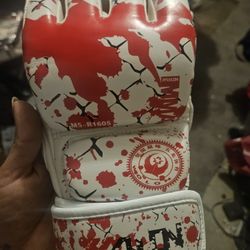 Medium White MMA GLOVES