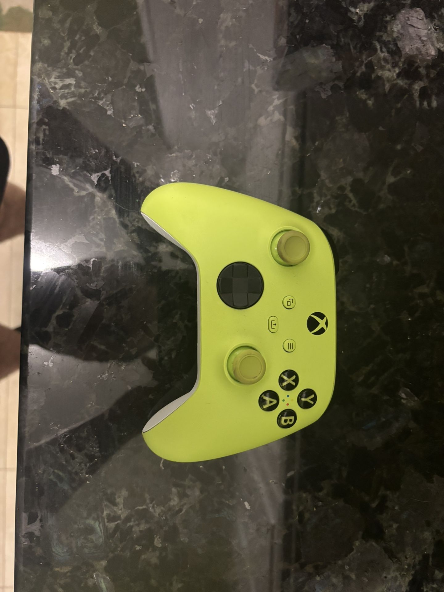 Xbox 1 Remote with Rechargable batteries