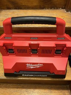 Milwaukee Packout Six Bay Rapid Charger