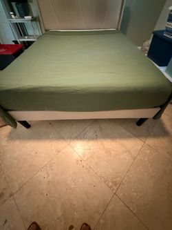 Queen bed with queen memory foam mattress