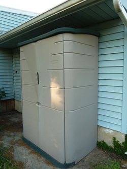 Rubbermaid Large Vertical Outdoor Storage Shed for Sale in Hayward, CA -  OfferUp