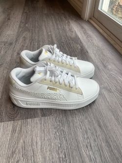Puma Size 7.5 White Sneakers