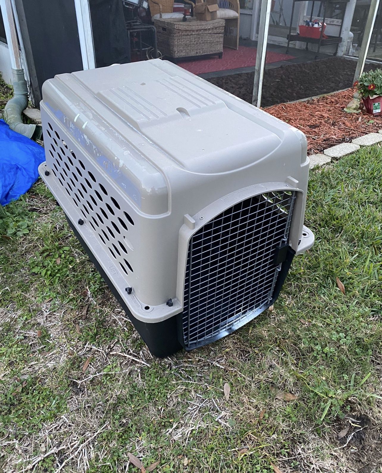 Large Kennel carrier  In Good Condition