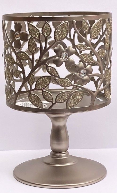 BATH AND BODY WORKS DOGWOOD FLOWERS AND DIAMONDS PEDESTAL 3-WICK CANDLE HOLDER