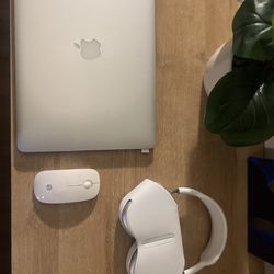 MacBook Pro & AirPod Max With Smart Case 