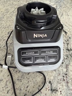 Like new Ninja Pro 1000 blender (base only)