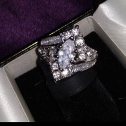 6 CT  Stunning Marquise Ring sz.6