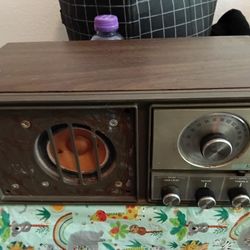 kLH Antique Radio 