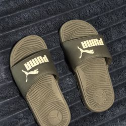 Kids Puma slides