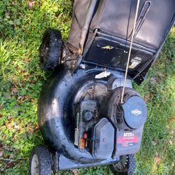 Lawn Mower MTD Easy To Push Start Right Up Very Good Conditions Ready For Work 