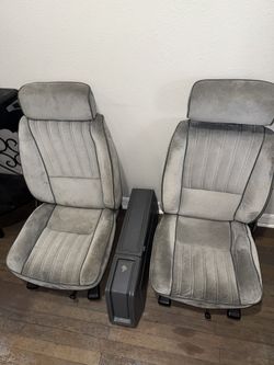 WH1 Front Seats/ limited Center Console