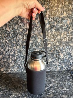 Stainless Steel Insulated Water Bottle with Carrying Sleeve