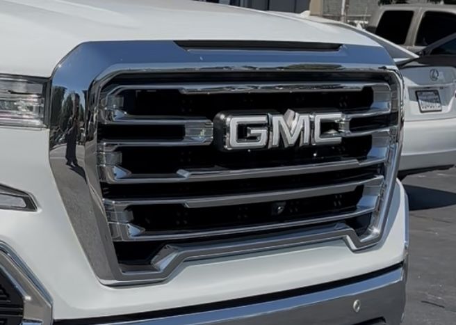 OEM Upper Grill Chrome- 21 GMC Sierra