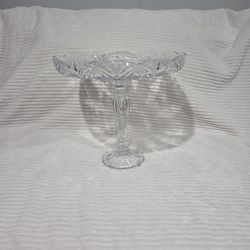 Crystal cake stand