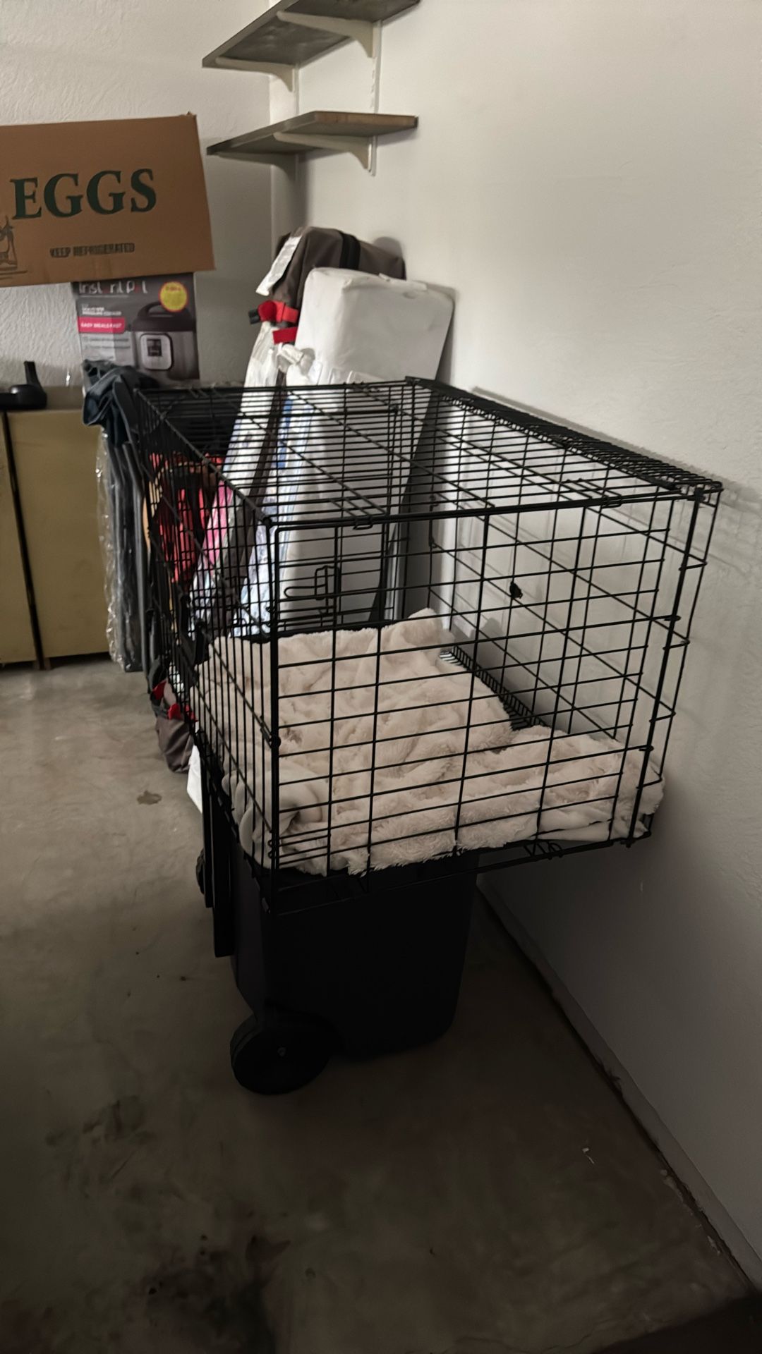 Dog crate $25