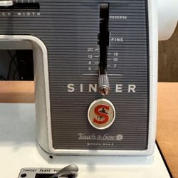 Vintage SINGER Touch & Sew 600E Sewing Machine with Wooden Cabinet – Fully Working