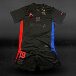 Barcelona kids uniform size 26 (8-9 yr)