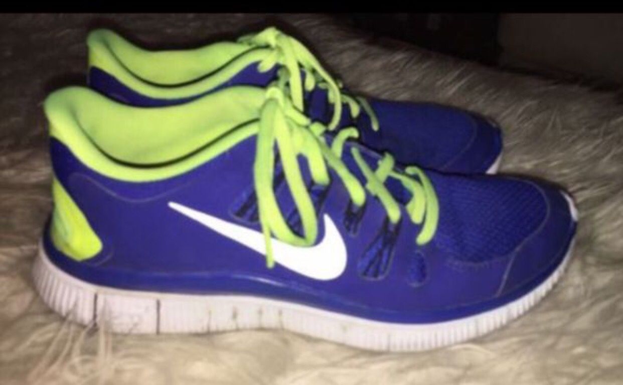 Size 8 Nike 5.0 women's tennis shoes great condition minor wear at toes