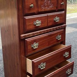 Modern Solid Wood Tall Chest With Big Drawers . Drawers Sliding Smoothly 