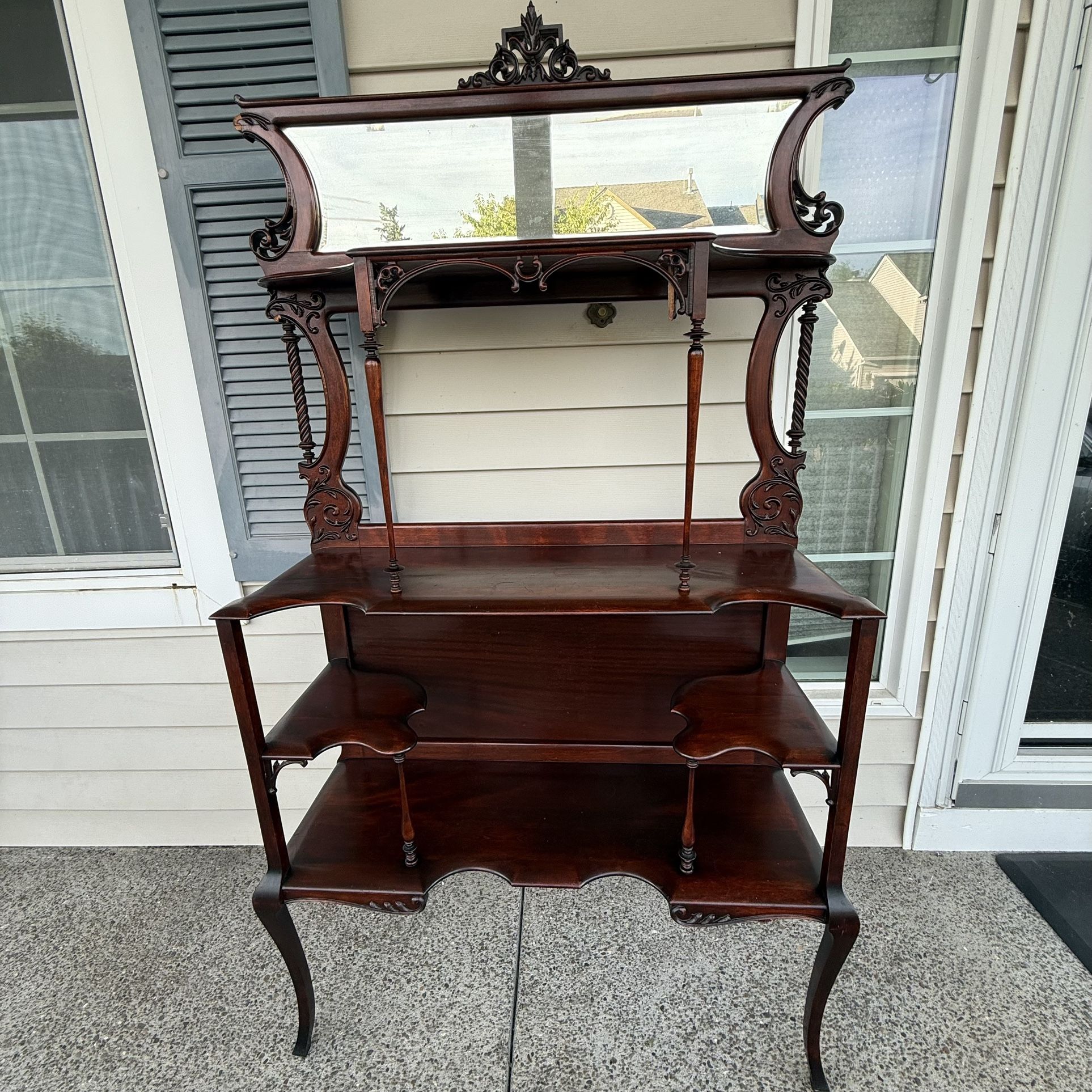Antique Wood Display Shelf / Étagère