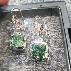 White Gold And Diamond Earrings 