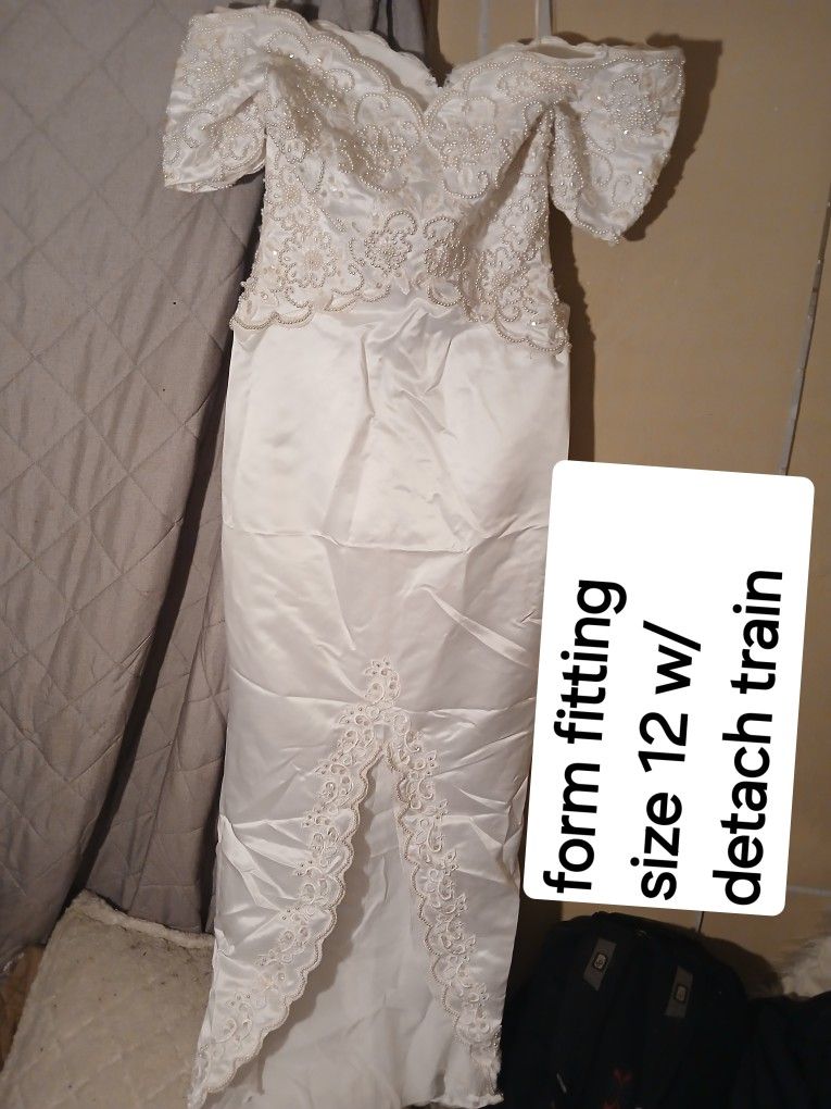 Form Fitting Size 12 Wedding Dress W/attached Train
