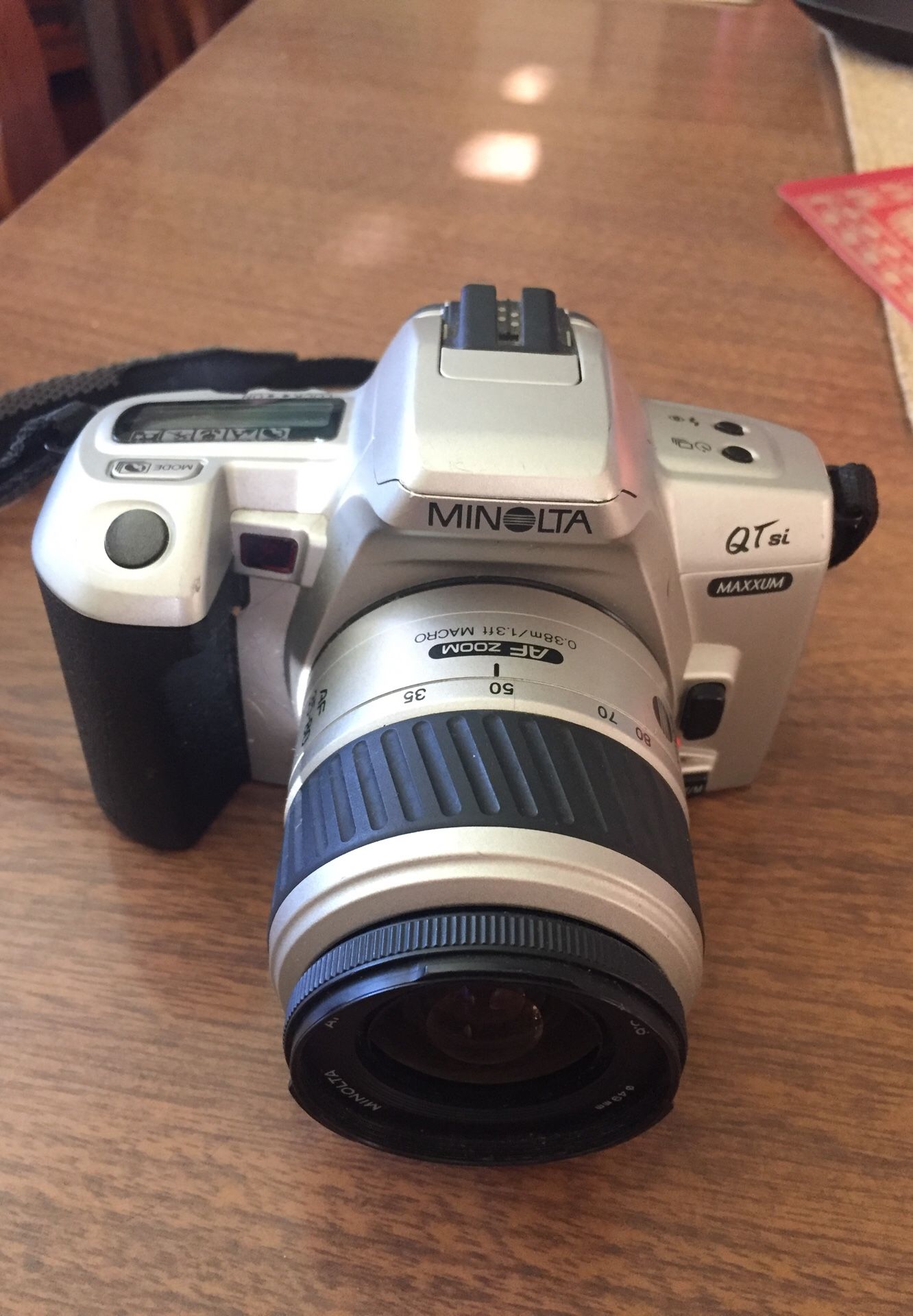 Minolta QTsi Maxxum film camera w/ AF 35-80mm lens
