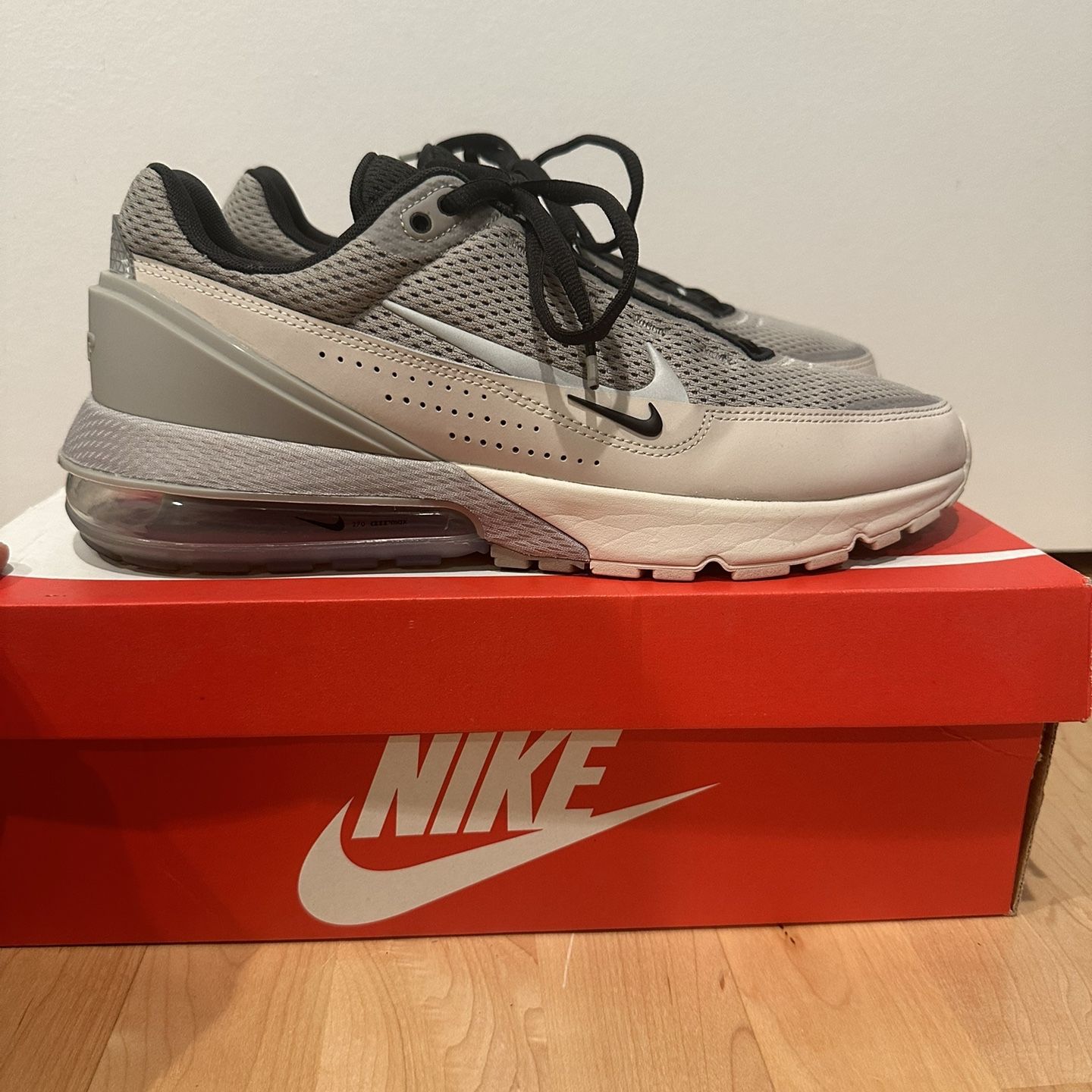 Nike Air Max Pulse - Size 11 - Worn once