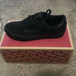 Woman’s Vans Size 9