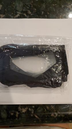 New - 3-Ply Cloth Face Masks w/ Clear Window, Black PACKAGE OF 4