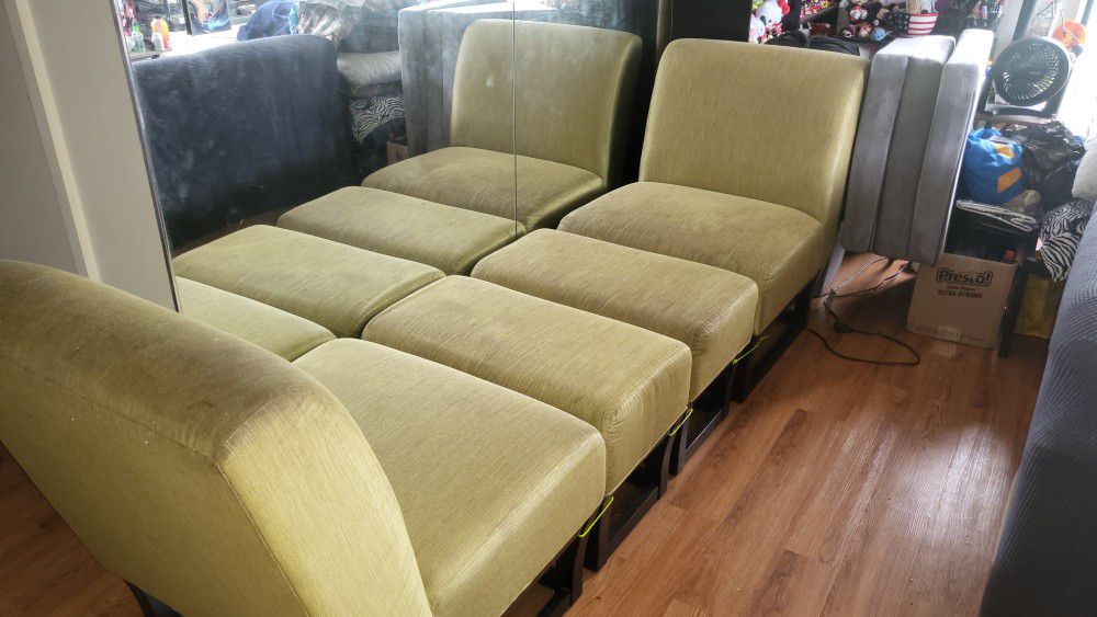 Chair Couch ( Jus Wanna Get Rid Of Them. Come Pick It Up It's FREE) Sorry Only The Chairs Left . No Leg Rest 