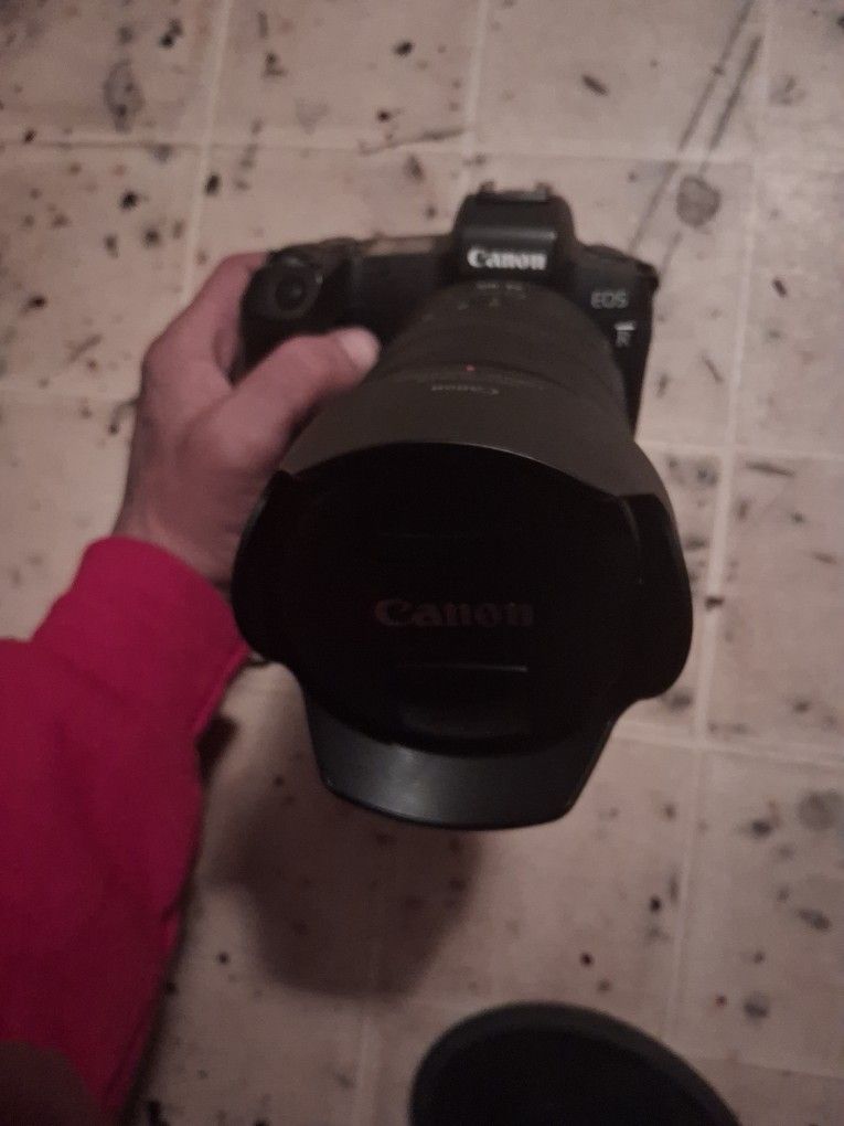 Cannon Eos R W/ 24-105mm Lens