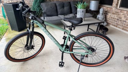 Women’s 27 inch mountain sport bike like new