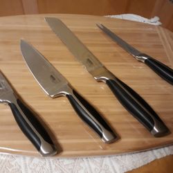 Knives Set And Cutting Board / Juego De Cuchillos Y Tabla Grande