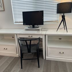 Desk With 2 File Cabinets & White Desk Chair