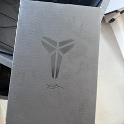 Kobe 6 reverse grinch