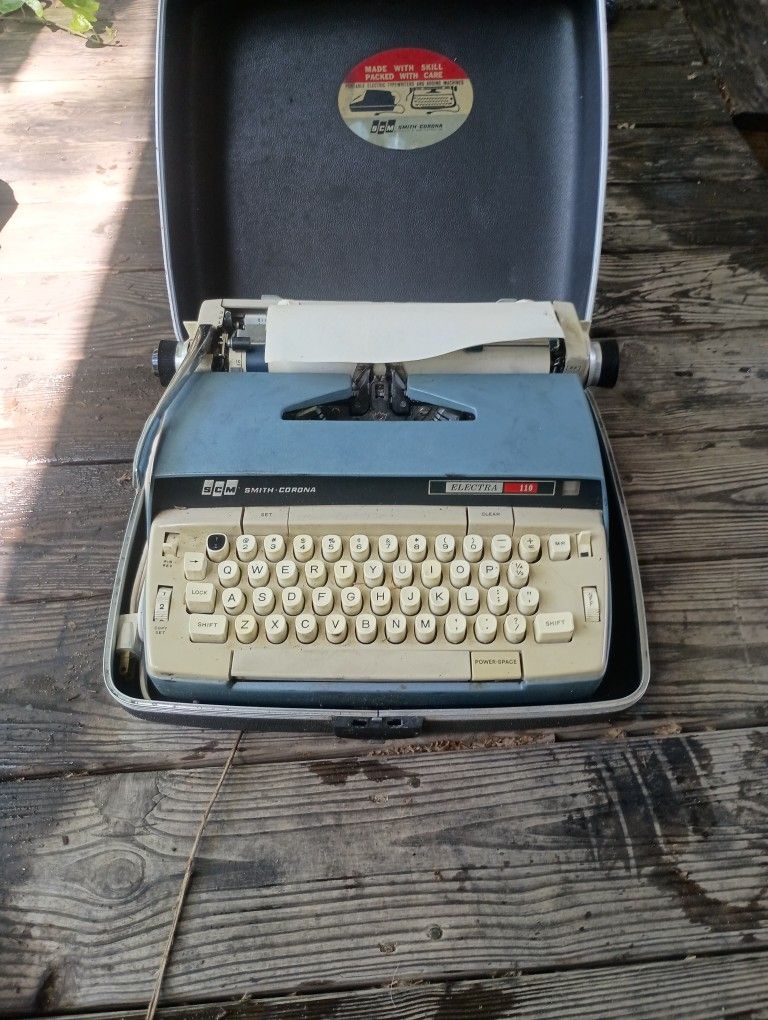 Vintage Typewriter Great Shape