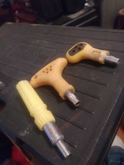 3 RATCHETING BIT DRIVERS