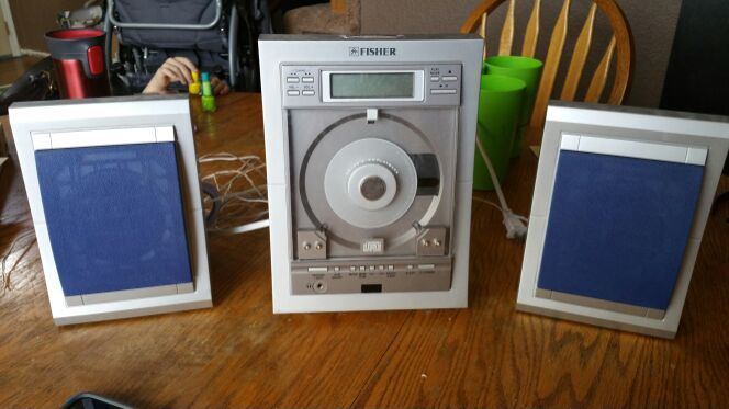 Fisher SLIM-1400BL one disc cd player with am/fm radio