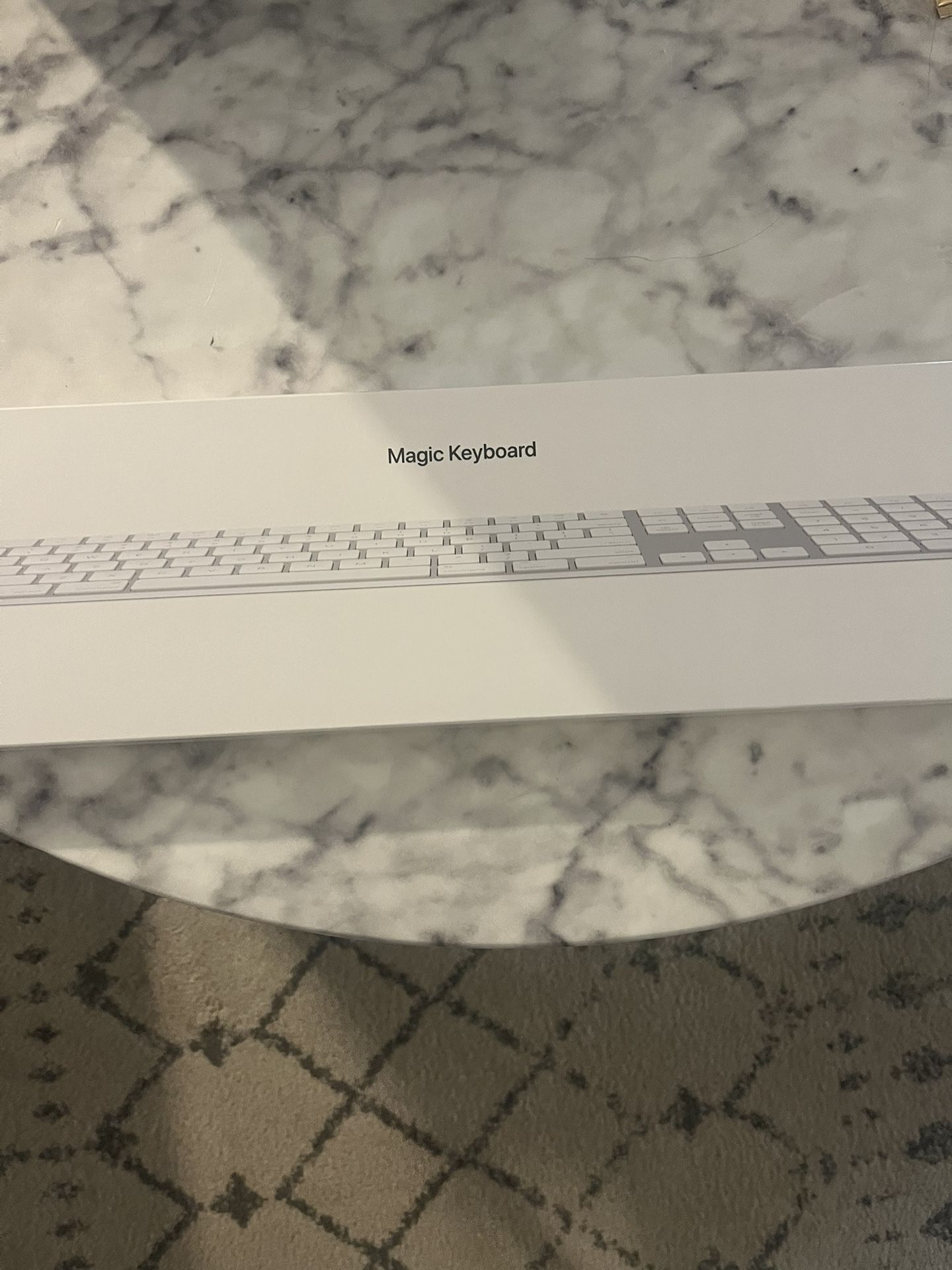 NIB Apple Magic Keyboard 