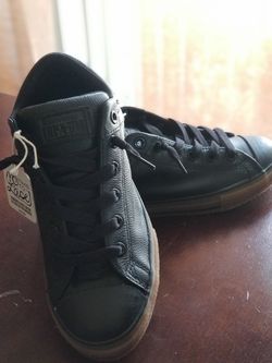 Converse sneakers Size 6Y