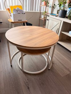Set of 2 Round Nesting Coffee Tables