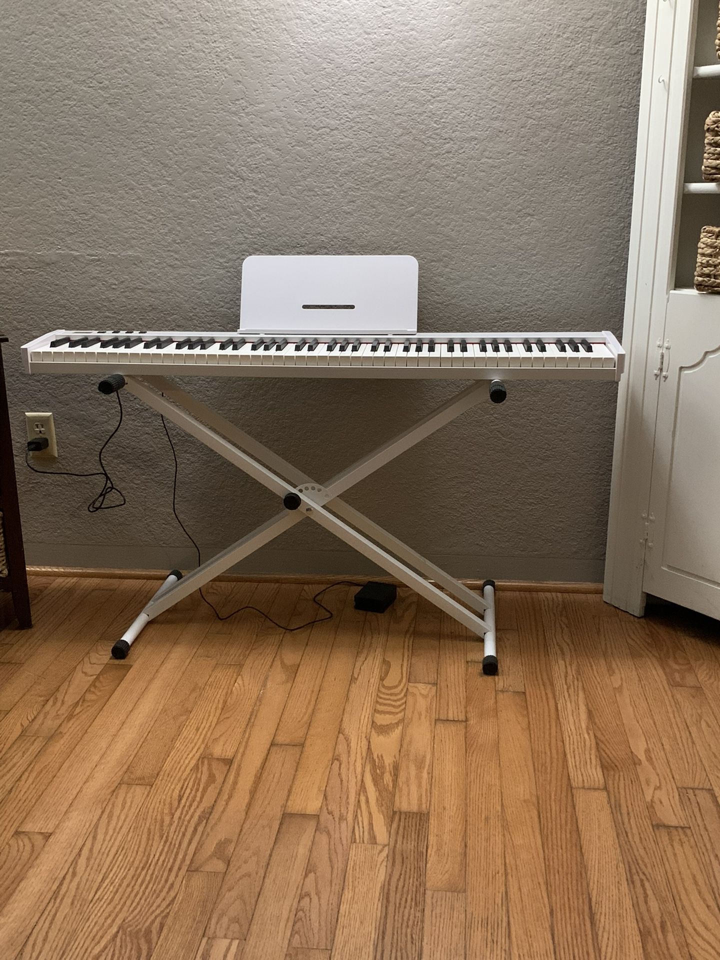 Electric Piano Keyboard