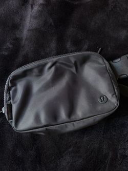 lululemon fannypack