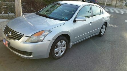 2007 NISSAN ALTIMA. ONLY 138,000 MILES! RUNS BEAUTIFUL, CLEAN INSIDE & OUT! GREAT ON GAS! EVERYTHING WORKS! ONLY $3500 OBO