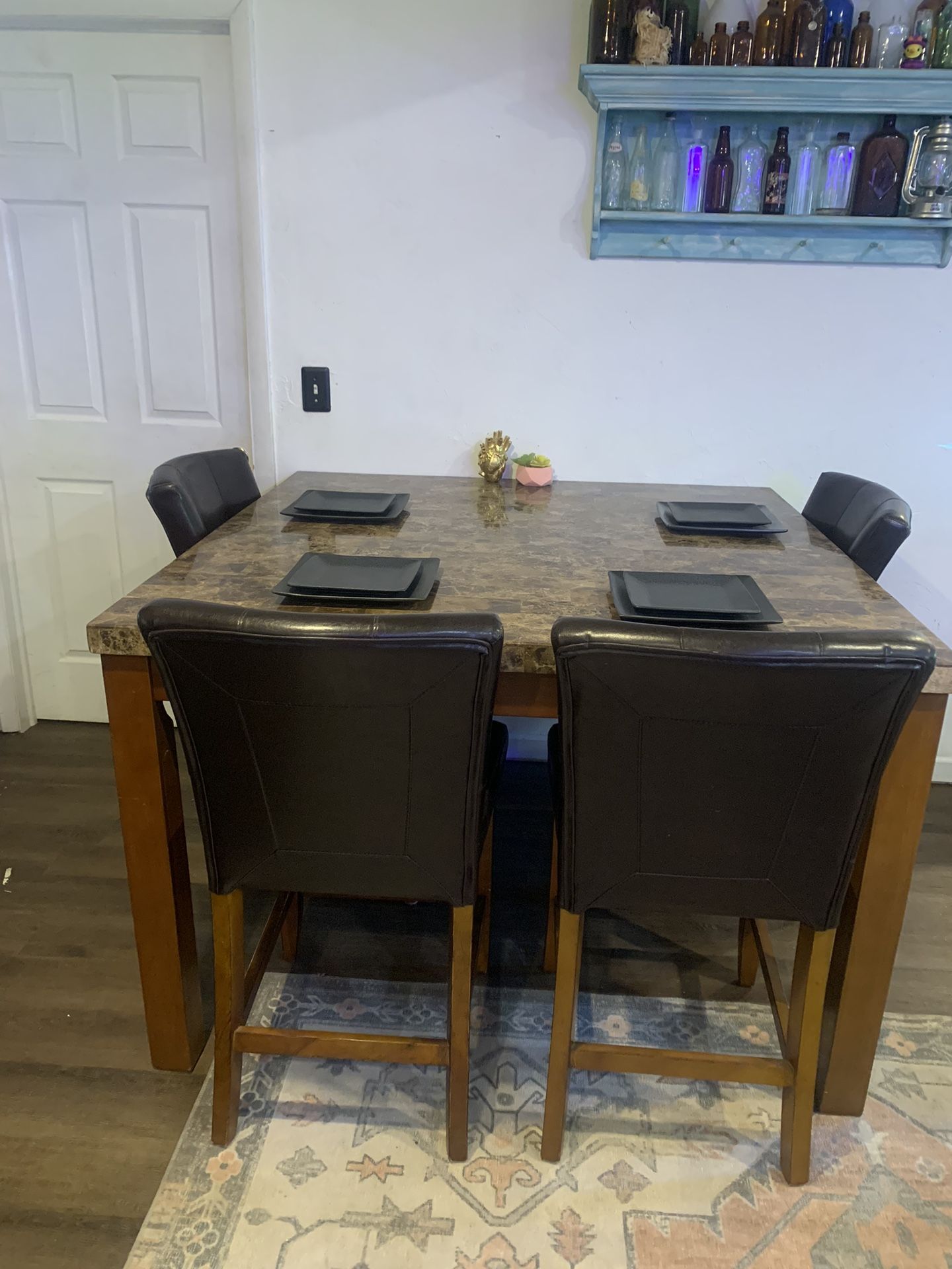 Dinning Table With Matching Chairs