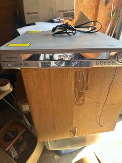 Audiovox STS1188 5.1ch DVD Home Theater System Dolby Digital 300W Silver